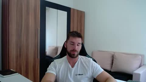 darius_94 online show from 05/09/26, 10:42