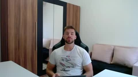 darius_94 online show from 05/14/26, 03:57