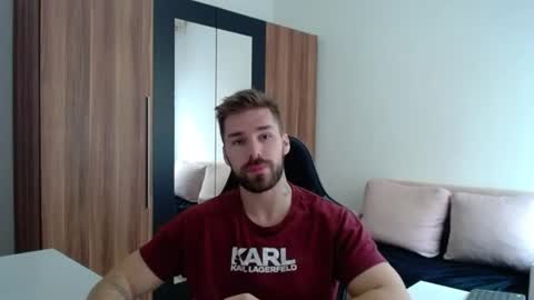 darius_94 online show from 06/09/26, 07:09