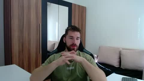 darius_94 online show from 06/12/26, 05:39