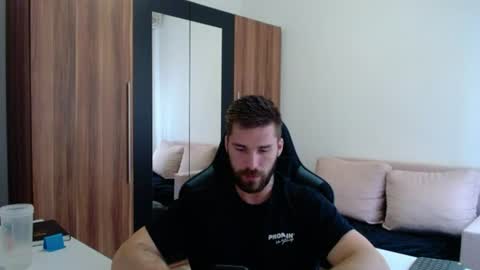darius_94 online show from 06/14/26, 04:42