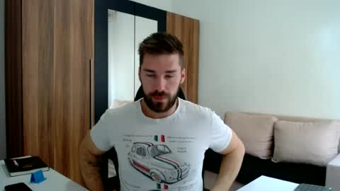 darius_94 online show from 06/15/26, 05:20