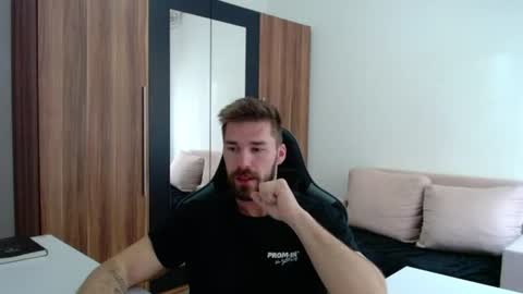 darius_94 online show from 06/17/26, 05:21