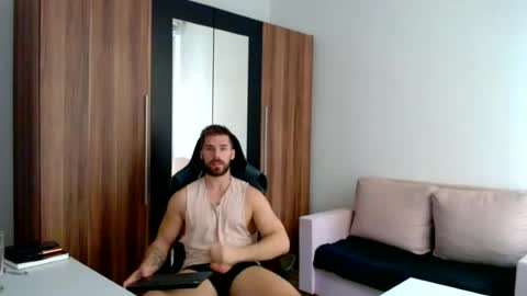 darius_94 online show from 06/18/26, 09:14