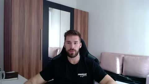 darius_94 online show from 06/19/26, 06:29