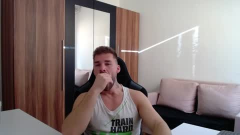 darius_94 online show from 06/25/26, 04:45