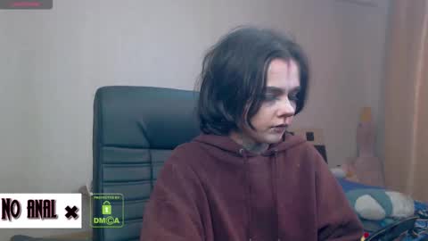 Snapshot of dark__elf chatting on 11/11/25, 10:21 Anessa online show from 11/11/25, 10:21