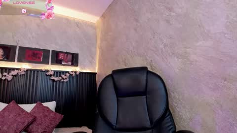 Dark online show from 10/07/25, 12:24