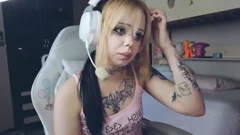 Snapshot of dark_aangel chatting on 06/30/26, 10:16 Dark angel online show from 06/30/26, 10:16