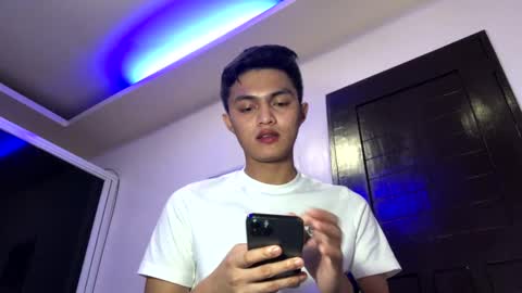 Snapshot of dark_angel69x chatting on 12/24/24, 05:34 Guile online show from 12/24/24, 05:34