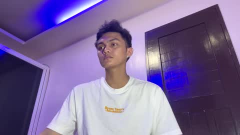 Snapshot of dark_angel69x chatting on 09/21/25, 06:42 Guile online show from 09/21/25, 06:42