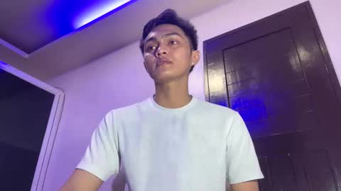 Snapshot of dark_angel69x chatting on 09/23/25, 06:22 Guile online show from 09/23/25, 06:22