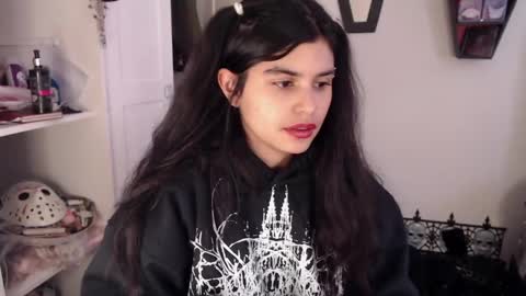 Snapshot of dark_angel_66 chatting on 12/10/24, 07:00 Moony online show from 12/10/24, 07:00