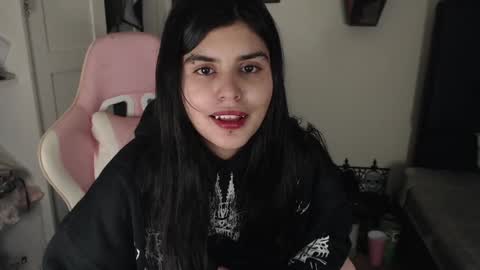 Snapshot of dark_angel_66 chatting on 12/24/24, 10:49 Moony online show from 12/24/24, 10:49