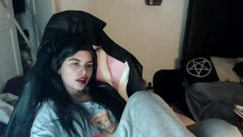 Snapshot of dark_angel_66 chatting on 02/10/25, 12:52 Moony online show from 02/10/25, 12:52