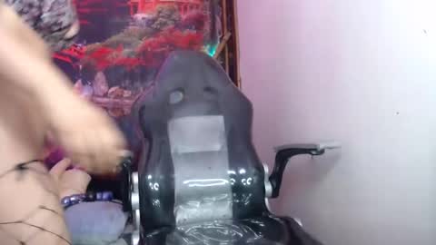 Snapshot of dark_doll5 chatting on 01/16/25, 10:02 dark_doll5 online show from 01/16/25, 10:02