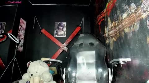 dark_doll5 online show from 12/04/25, 11:13