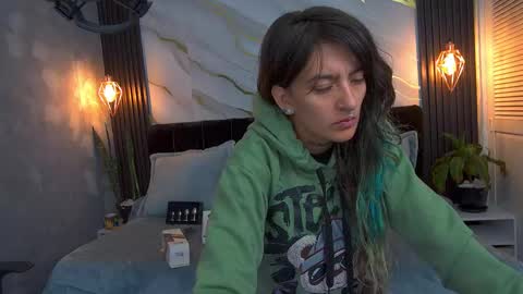 dark_dominika online show from 05/06/26, 01:05