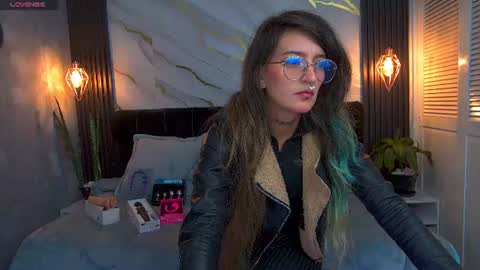 dark_dominika online show from 06/11/26, 01:09