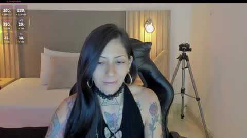 Snapshot of dark_gotica chatting on 03/21/26, 12:54 M I K A E L A online show from 03/21/26, 12:54