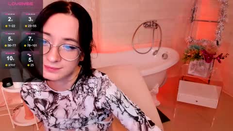Snapshot of dark_lola_ chatting on 12/20/24, 01:11 Lola online show from 12/20/24, 01:11