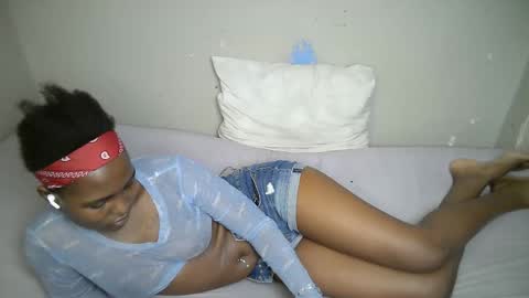 Snapshot of dark_lovly chatting on 12/16/25, 10:26 dark_lovly online show from 12/16/25, 10:26