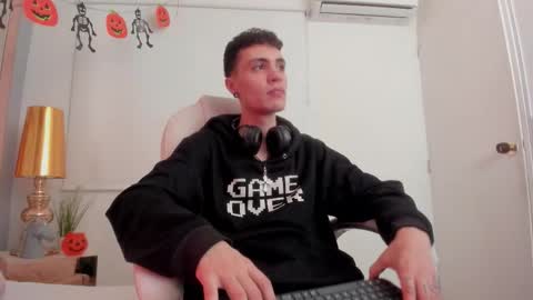 dark_sun333 online show from 10/28/25, 10:12