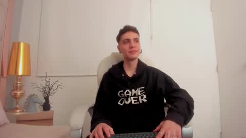 dark_sun333 online show from 12/03/25, 10:41