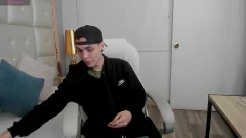 dark_sun333 online show from 12/21/25, 05:03