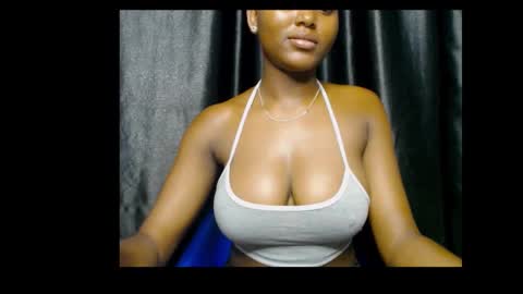 Snapshot of darkchocoxx chatting on 10/18/25, 07:14 sexygal online show from 10/18/25, 07:14