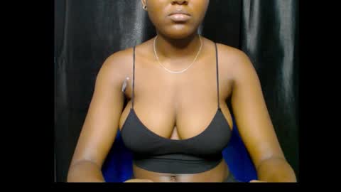 Snapshot of darkchocoxx chatting on 11/18/25, 11:26 sexygal online show from 11/18/25, 11:26