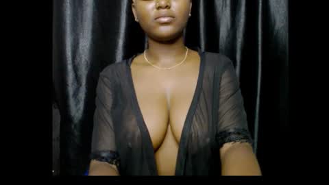 Snapshot of darkchocoxx chatting on 11/21/25, 11:25 sexygal online show from 11/21/25, 11:25