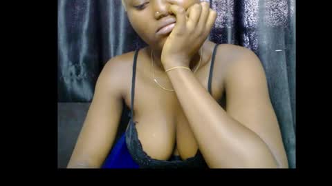 Snapshot of darkchocoxx chatting on 11/27/25, 08:38 sexygal online show from 11/27/25, 08:38