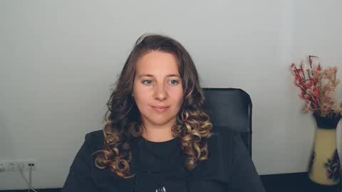 Snapshot of darklure_ chatting on 09/12/25, 02:06 Anna online show from 09/12/25, 02:06