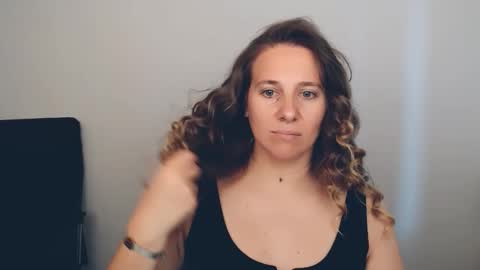 Snapshot of darklure_ chatting on 09/24/25, 02:09 Anna online show from 09/24/25, 02:09