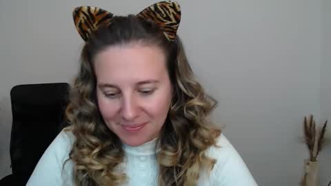 Snapshot of darklure_ chatting on 10/14/25, 03:35 Anna online show from 10/14/25, 03:35