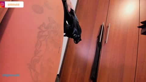 darknes_lilith18 online show from 12/19/24, 01:50