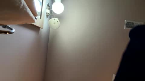 darknite083072 online show from 12/18/25, 03:45