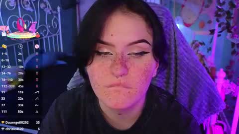 Snapshot of darksh1ne chatting on 10/28/25, 06:06 Shine online show from 10/28/25, 06:06