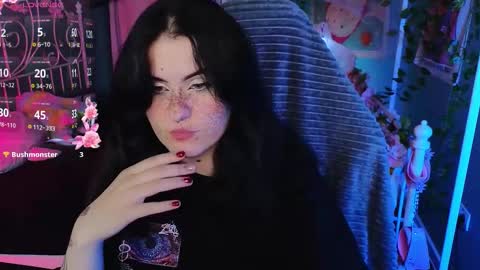 Snapshot of darksh1ne chatting on 10/29/25, 06:04 Shine online show from 10/29/25, 06:04