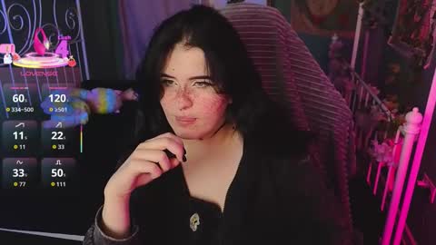 Snapshot of darksh1ne chatting on 11/18/25, 10:20 Shine online show from 11/18/25, 10:20