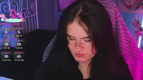 Snapshot of darksh1ne chatting on 11/30/25, 08:46 Shine online show from 11/30/25, 08:46