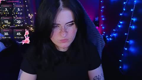 Snapshot of darksh1ne chatting on 12/13/25, 08:36 Shine online show from 12/13/25, 08:36