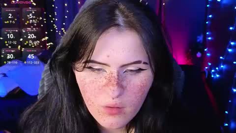 Snapshot of darksh1ne chatting on 12/17/25, 08:48 Shine online show from 12/17/25, 08:48