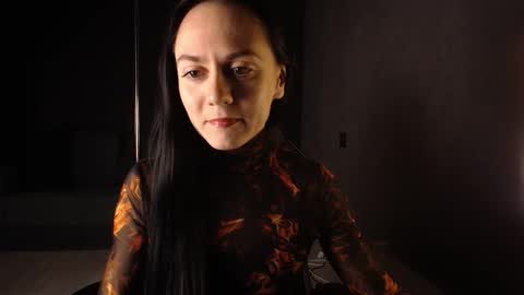 darkspark_ online show from 10/04/25, 10:24