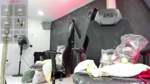 Snapshot of darlingbdsm_ chatting on 10/06/25, 12:46 Darling online show from 10/06/25, 12:46