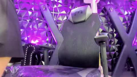 Snapshot of darlingbdsm_ chatting on 03/16/26, 01:04 Darling online show from 03/16/26, 01:04