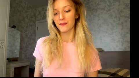 Snapshot of darlingdarinka chatting on 10/24/25, 07:38 D online show from 10/24/25, 07:38