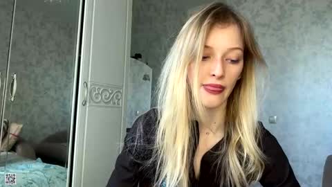 Snapshot of darlingdarinka chatting on 10/25/25, 08:11 D online show from 10/25/25, 08:11