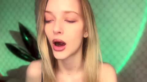 Snapshot of darlingdarinka chatting on 12/21/25, 07:15 D online show from 12/21/25, 07:15